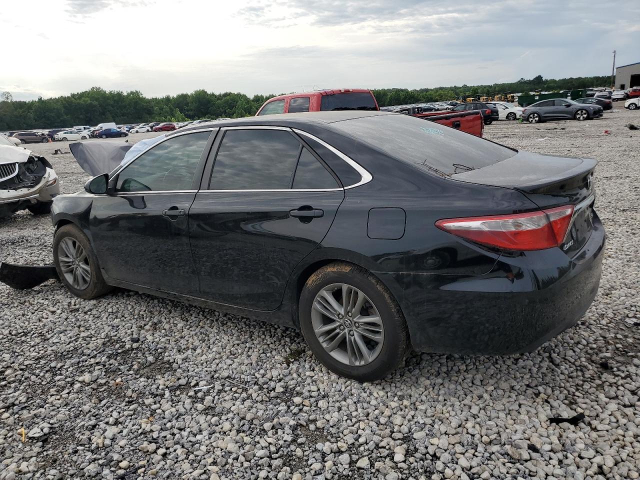 2017 Toyota Camry Le - zdjęcie 2