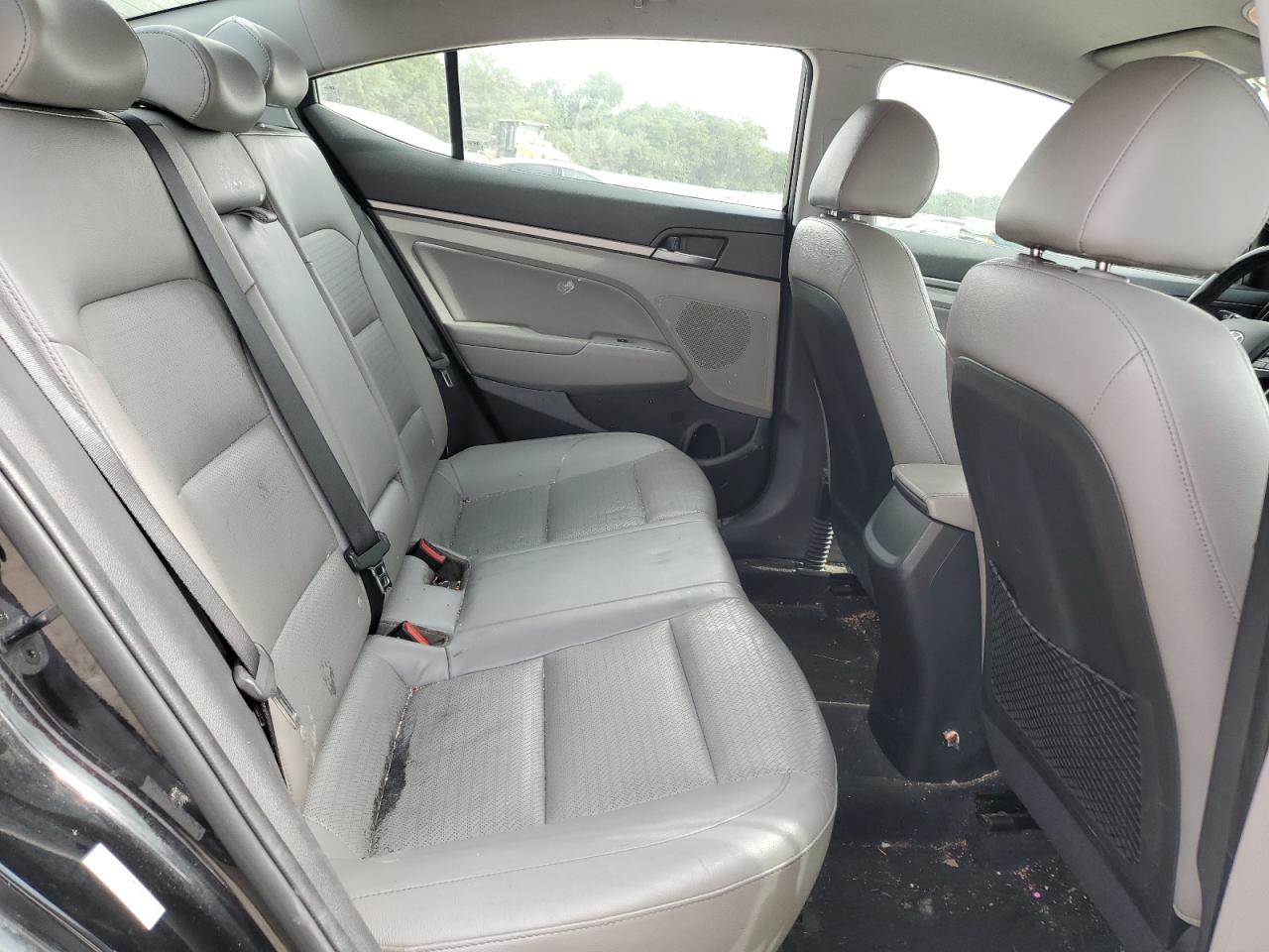2017 Hyundai Elantra - zdjęcie 10