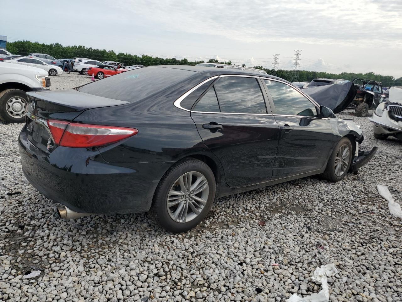 2017 Toyota Camry Le - zdjęcie 3