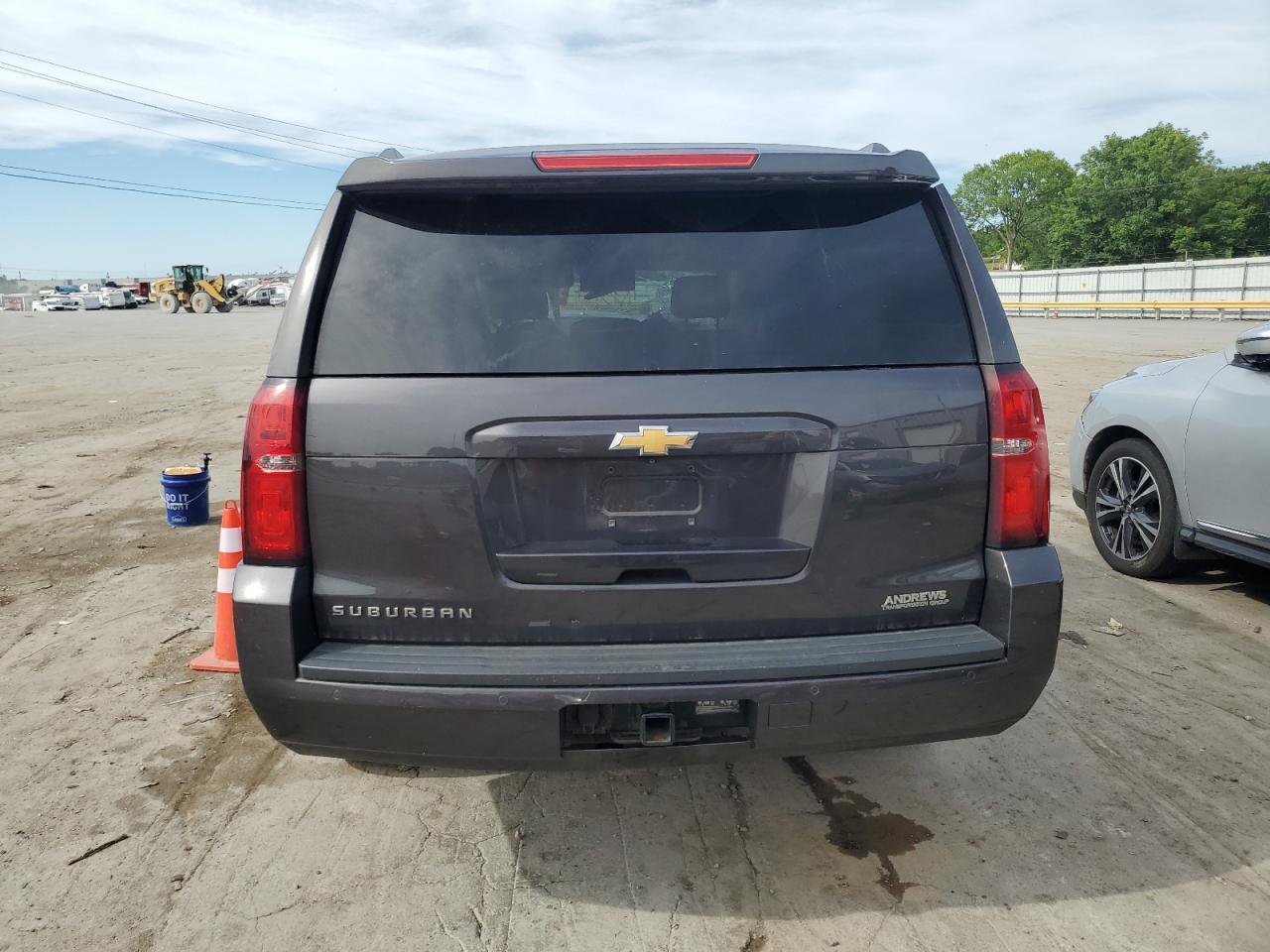 2016 Chevrolet Suburban K1500 Lt - zdjęcie 6