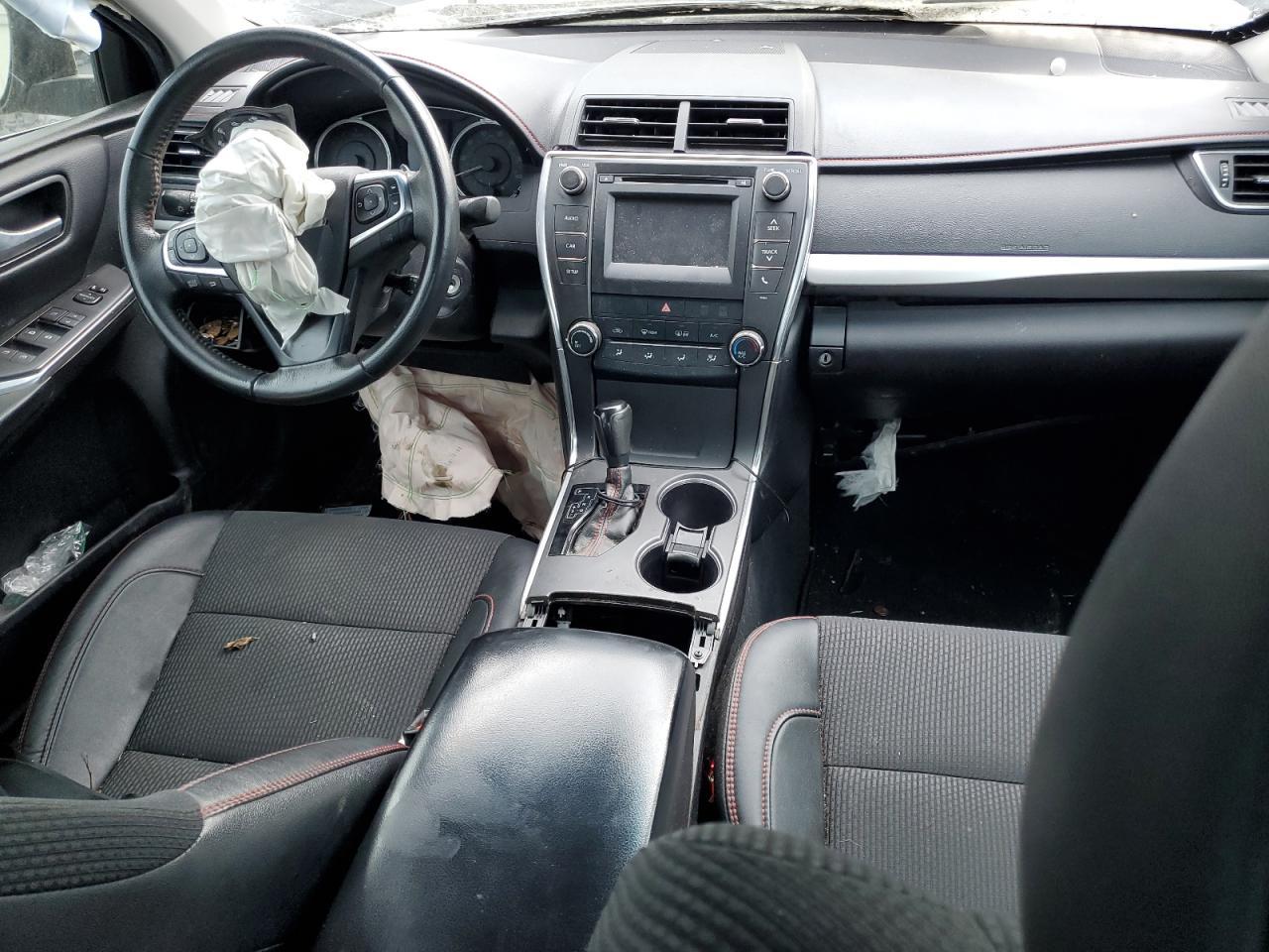 2017 Toyota Camry Le - zdjęcie 8