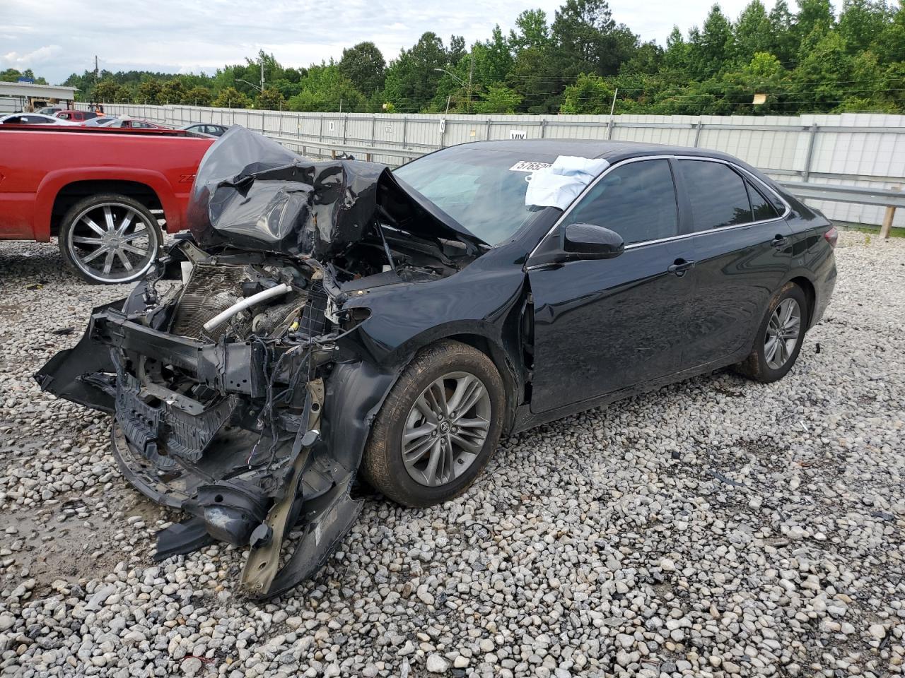 2017 Toyota Camry Le - zdjęcie główne