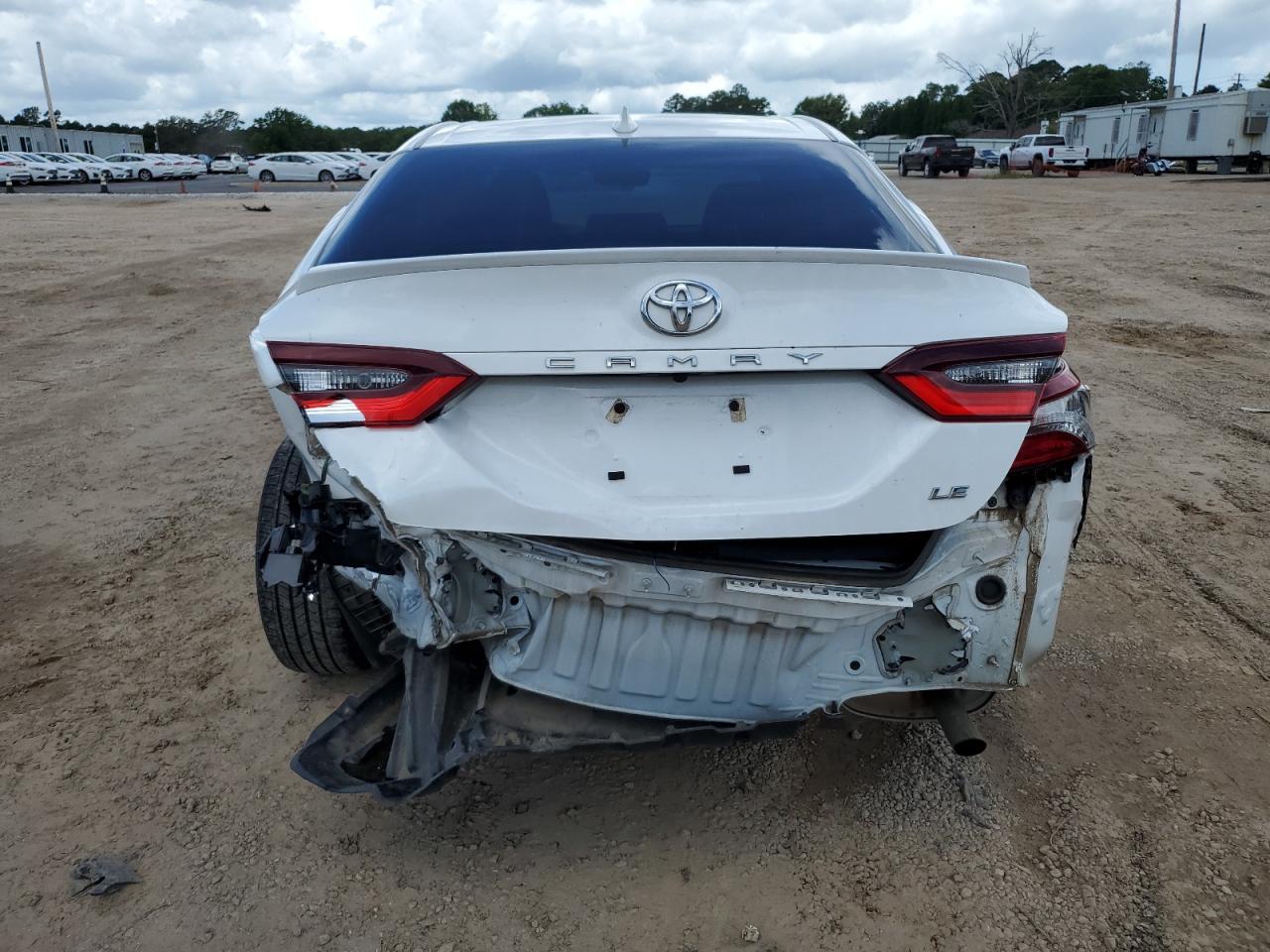 2023 Toyota Camry Le - zdjęcie 6