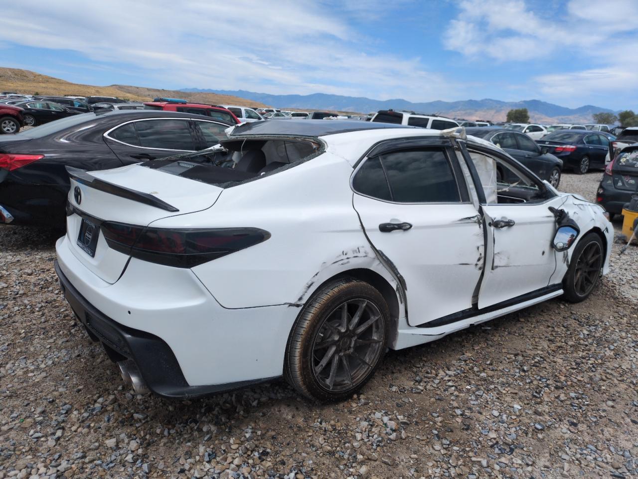 2018 Toyota Camry Le - zdjęcie 3