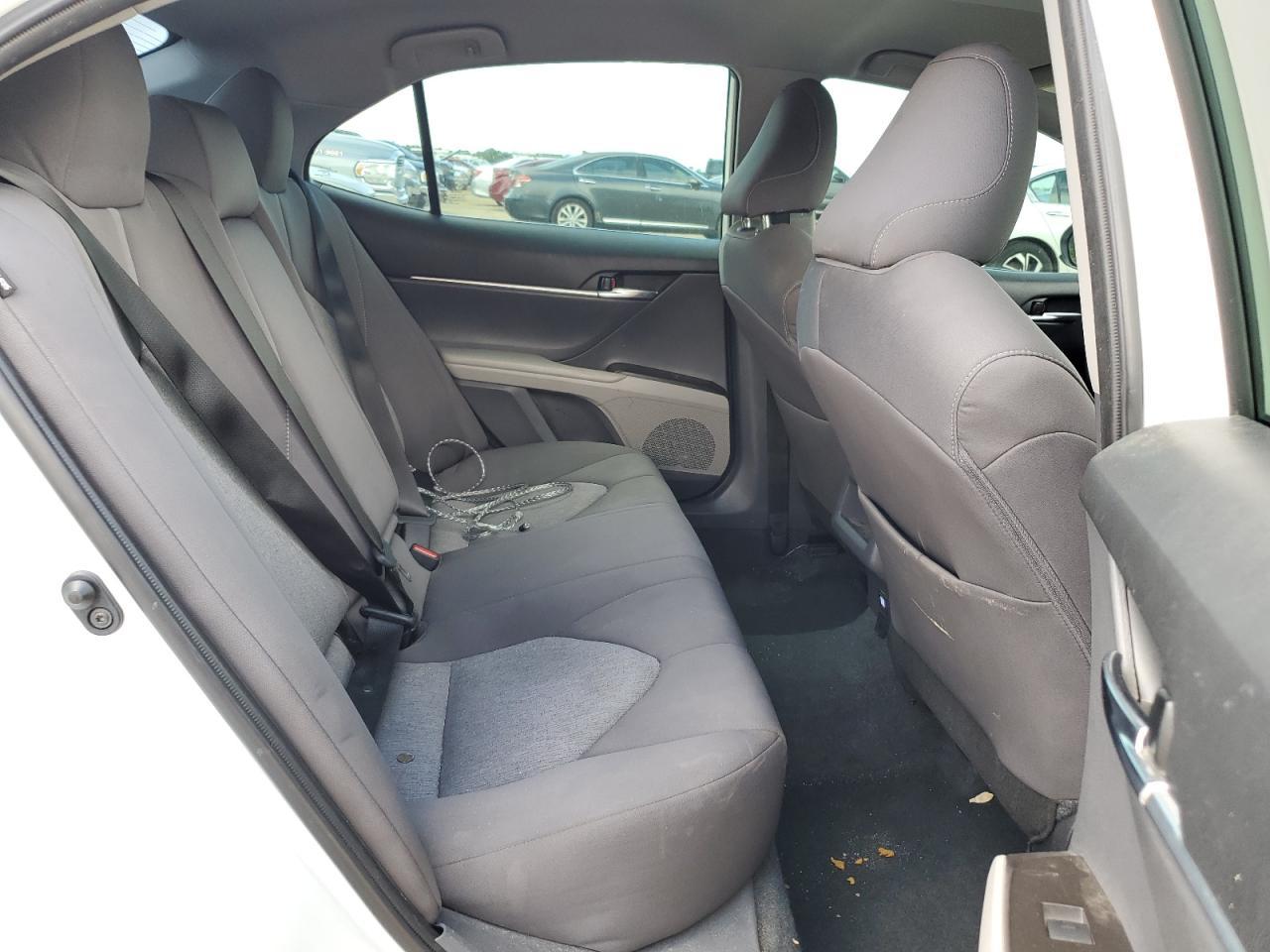 2023 Toyota Camry Le - zdjęcie 10