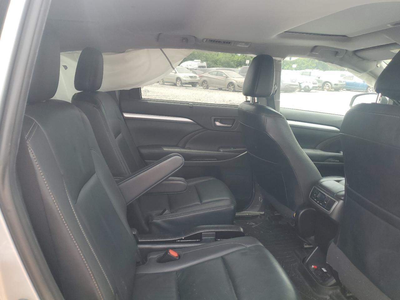 2019 Toyota Highlander Se - zdjęcie 11