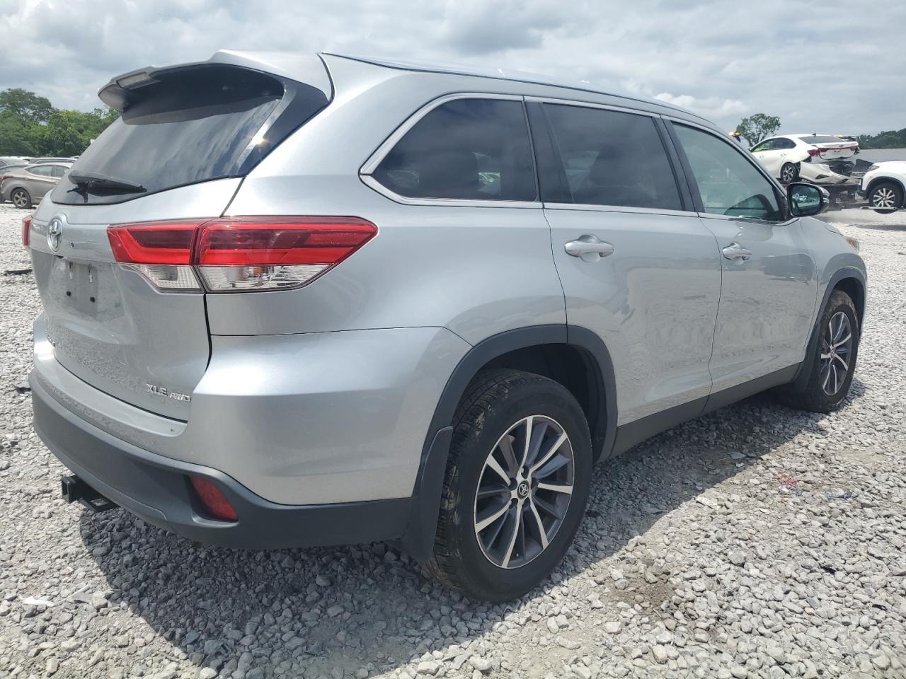 2019 Toyota Highlander Se - zdjęcie 3