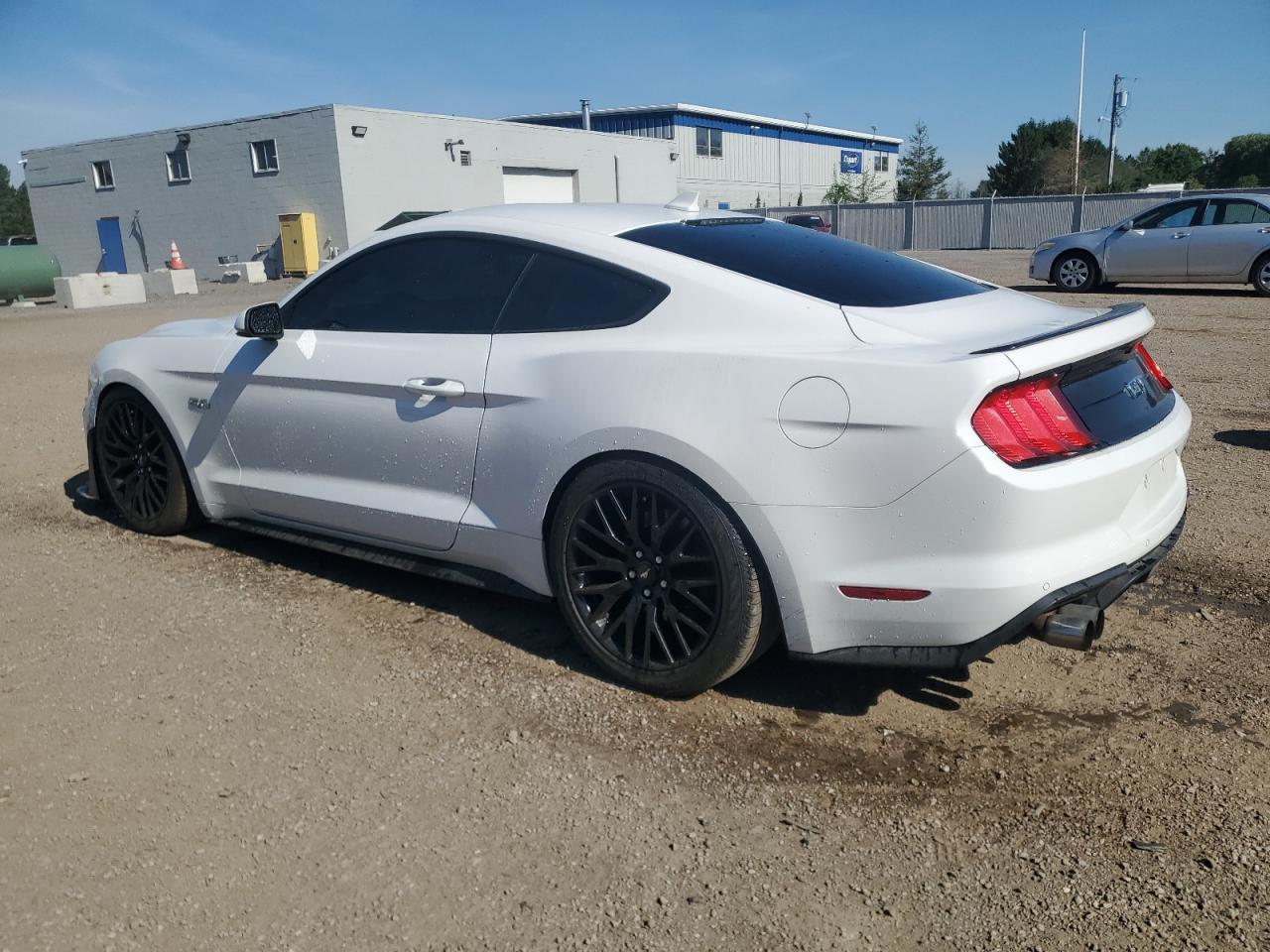 2021 Ford Mustang Gt - zdjęcie 2