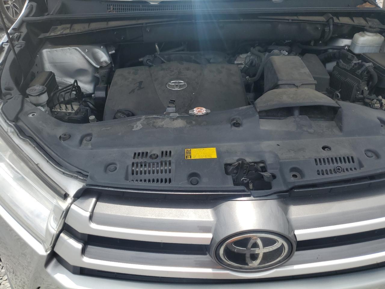 2019 Toyota Highlander Se - zdjęcie 12