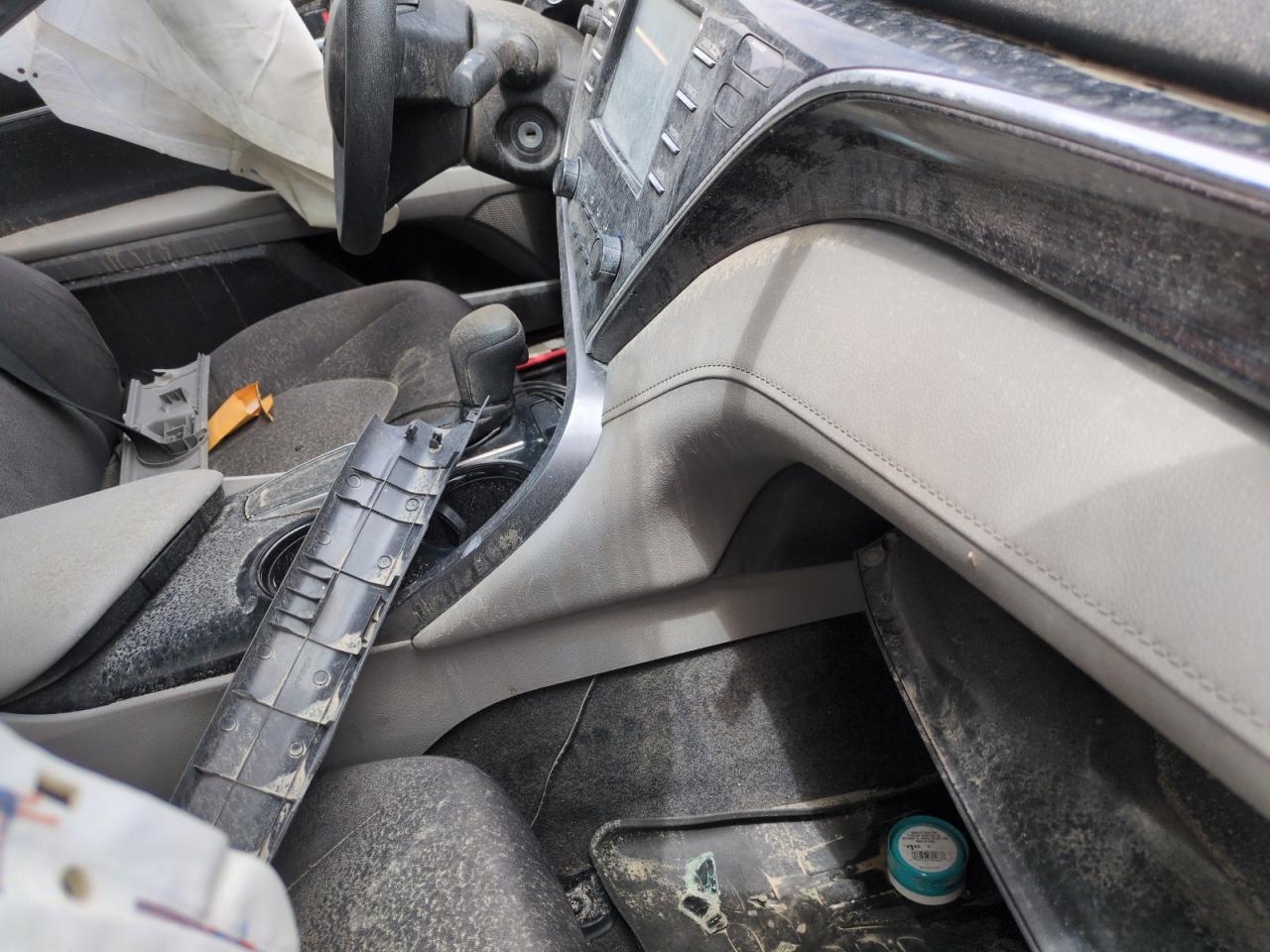 2018 Toyota Camry Le - zdjęcie 8