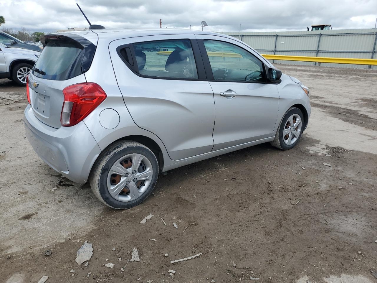 2021 Chevrolet Spark Ls - zdjęcie 3