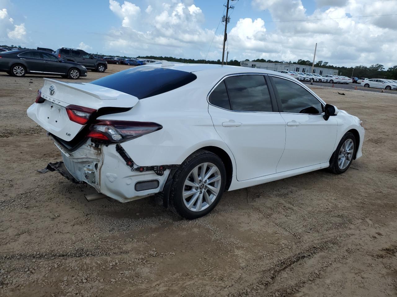 2023 Toyota Camry Le - zdjęcie 3