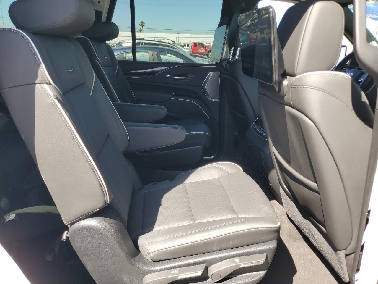 2024 Cadillac Escalade Premium Luxury - zdjęcie 11
