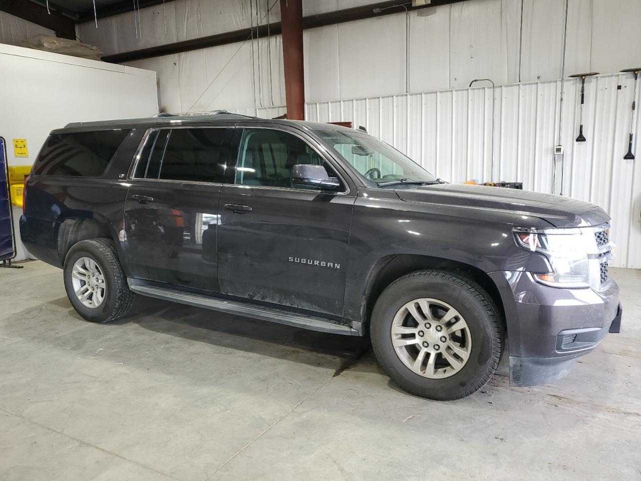 2015 Chevrolet Suburban K1500 Lt - zdjęcie 4