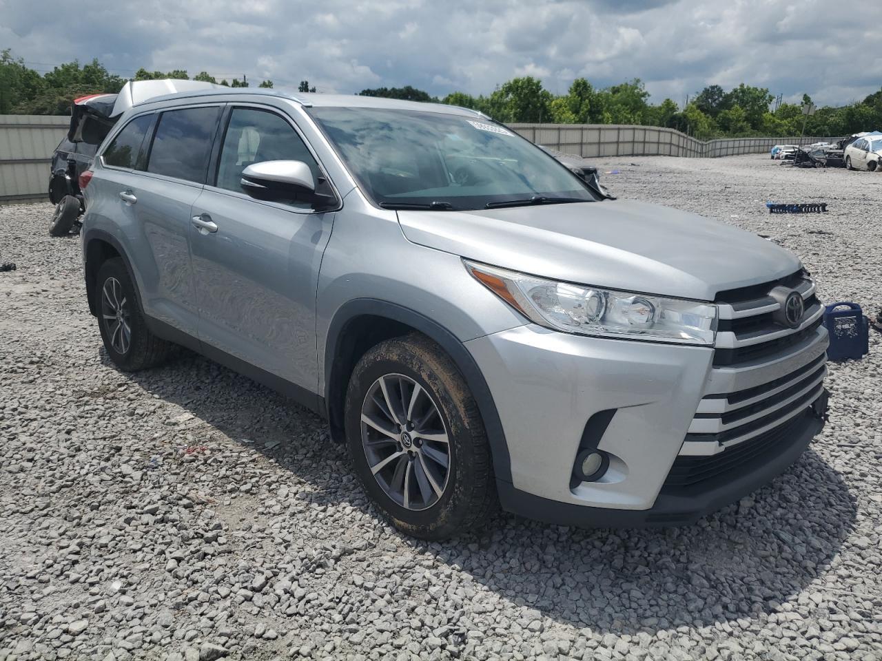 2019 Toyota Highlander Se - zdjęcie 4