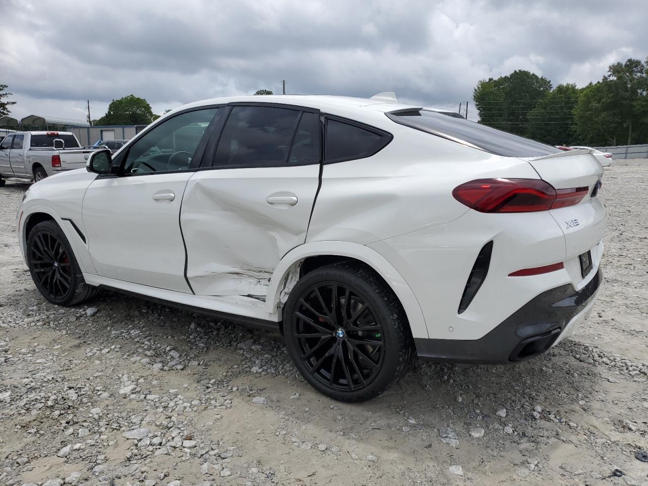 2022 BMW X6 xDrive40I - zdjęcie 2