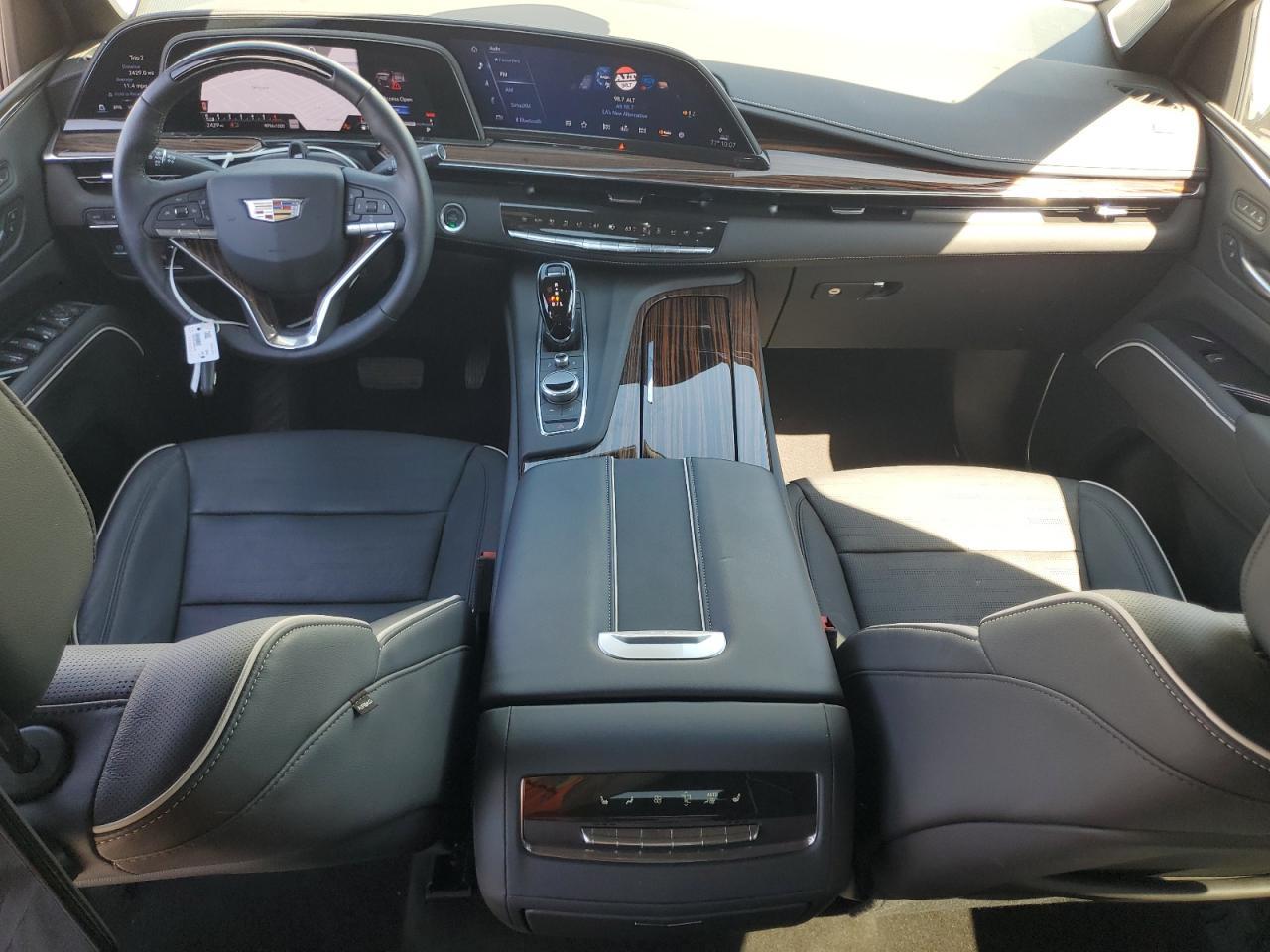 2024 Cadillac Escalade Premium Luxury - zdjęcie 8