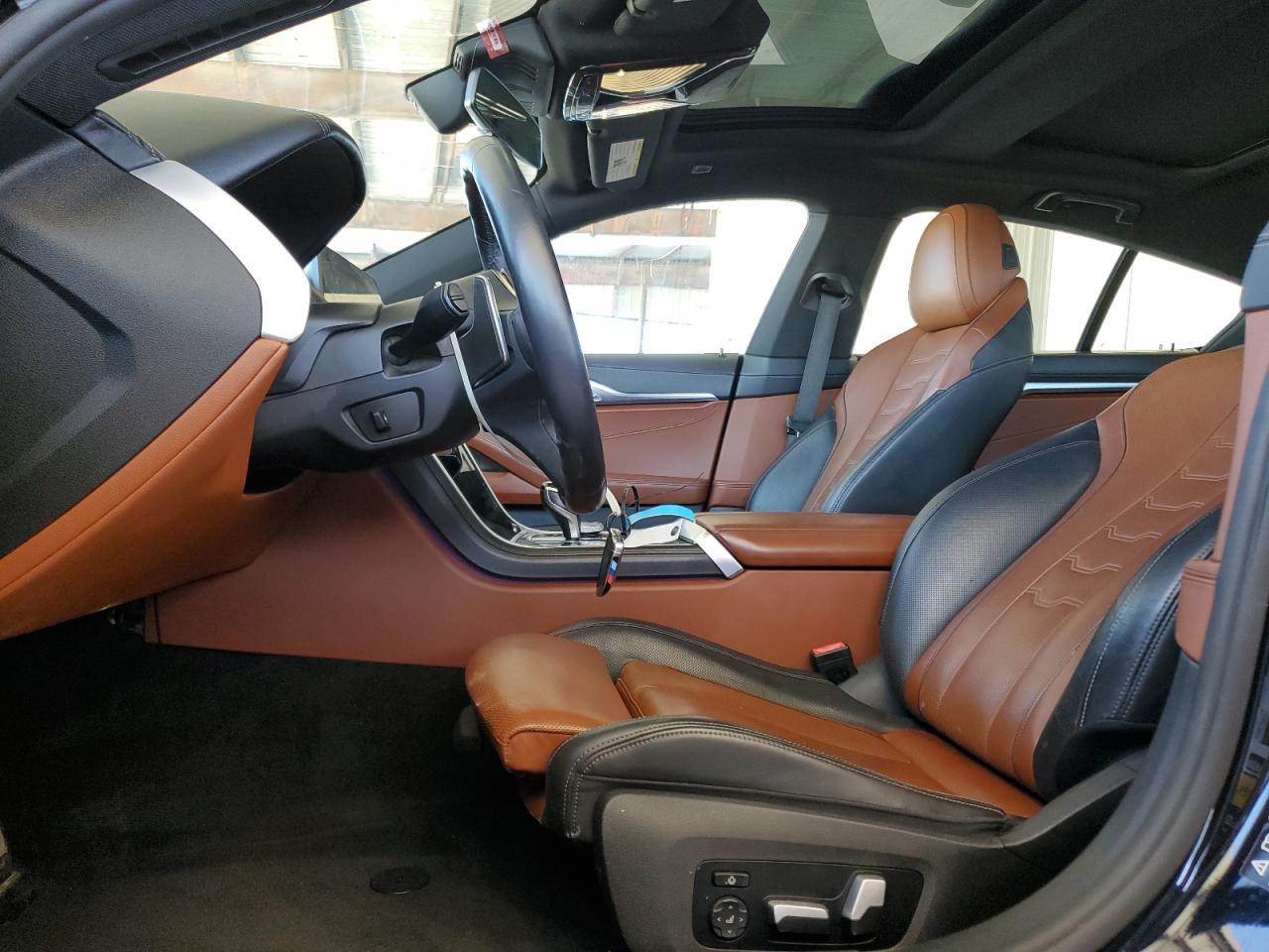 2022 BMW M850Xi - zdjęcie 7