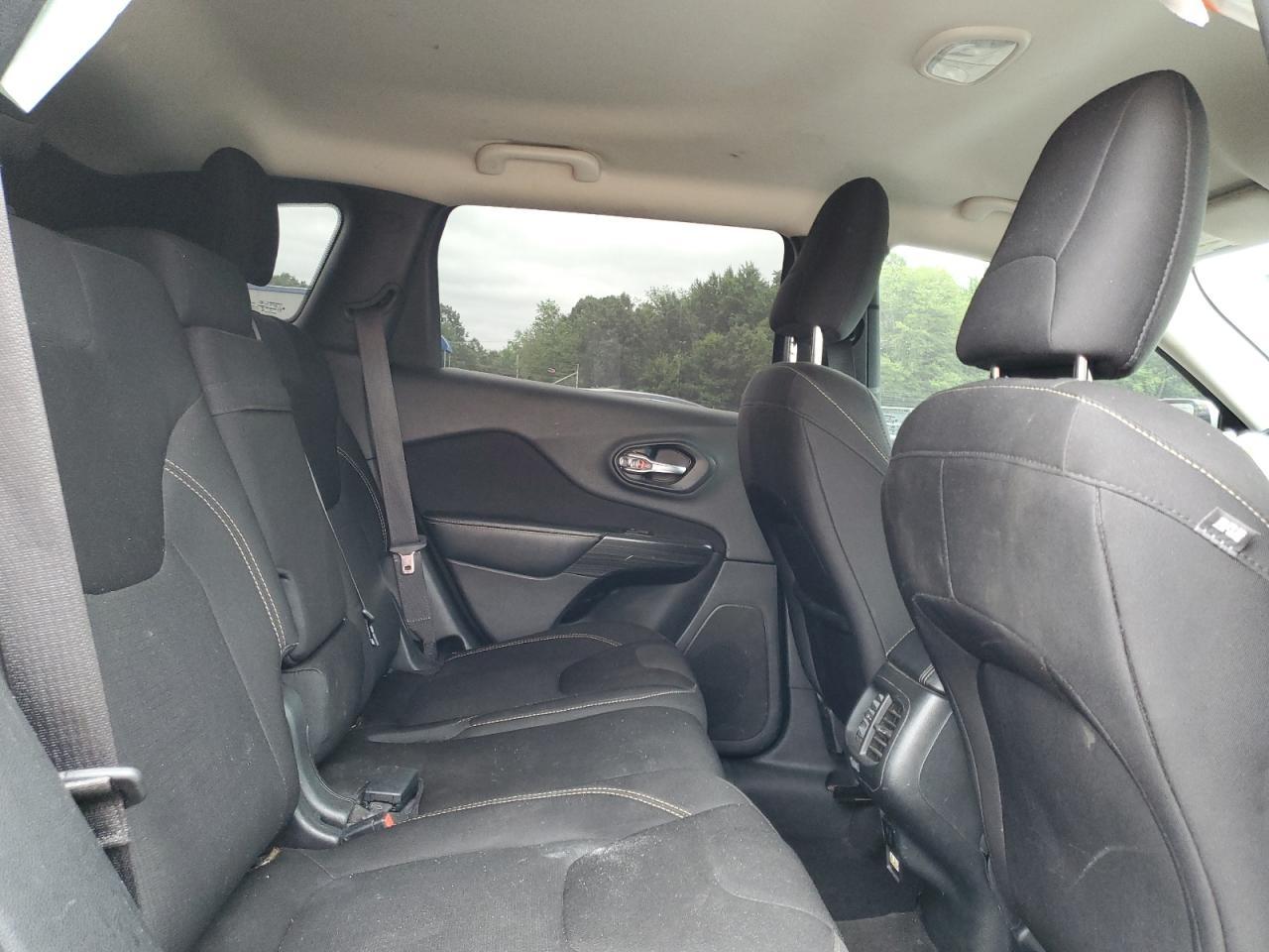 2015 Jeep Cherokee Latitude - zdjęcie 11
