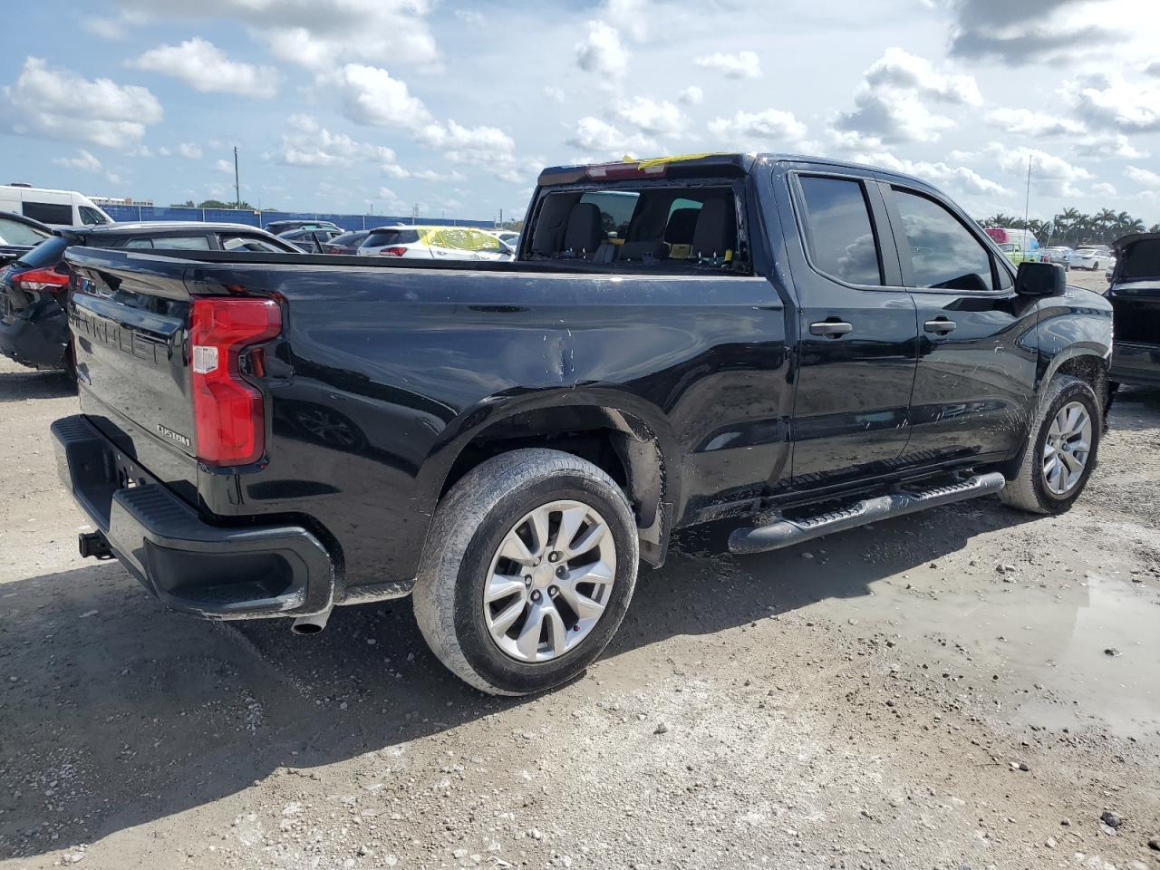 2022 Chevrolet Silverado Ltd C1500 Custom - zdjęcie 3