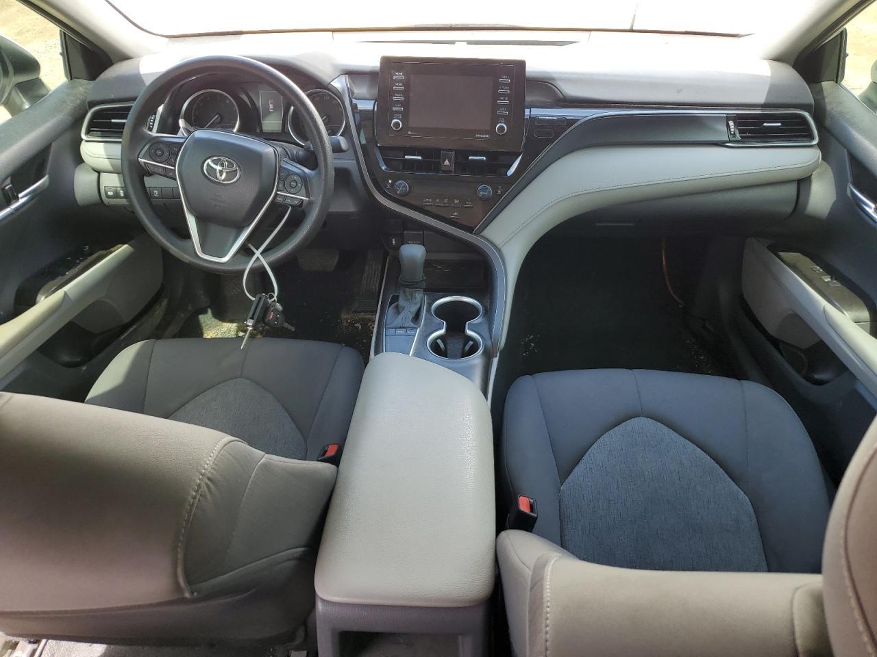 2023 Toyota Camry Le - zdjęcie 8