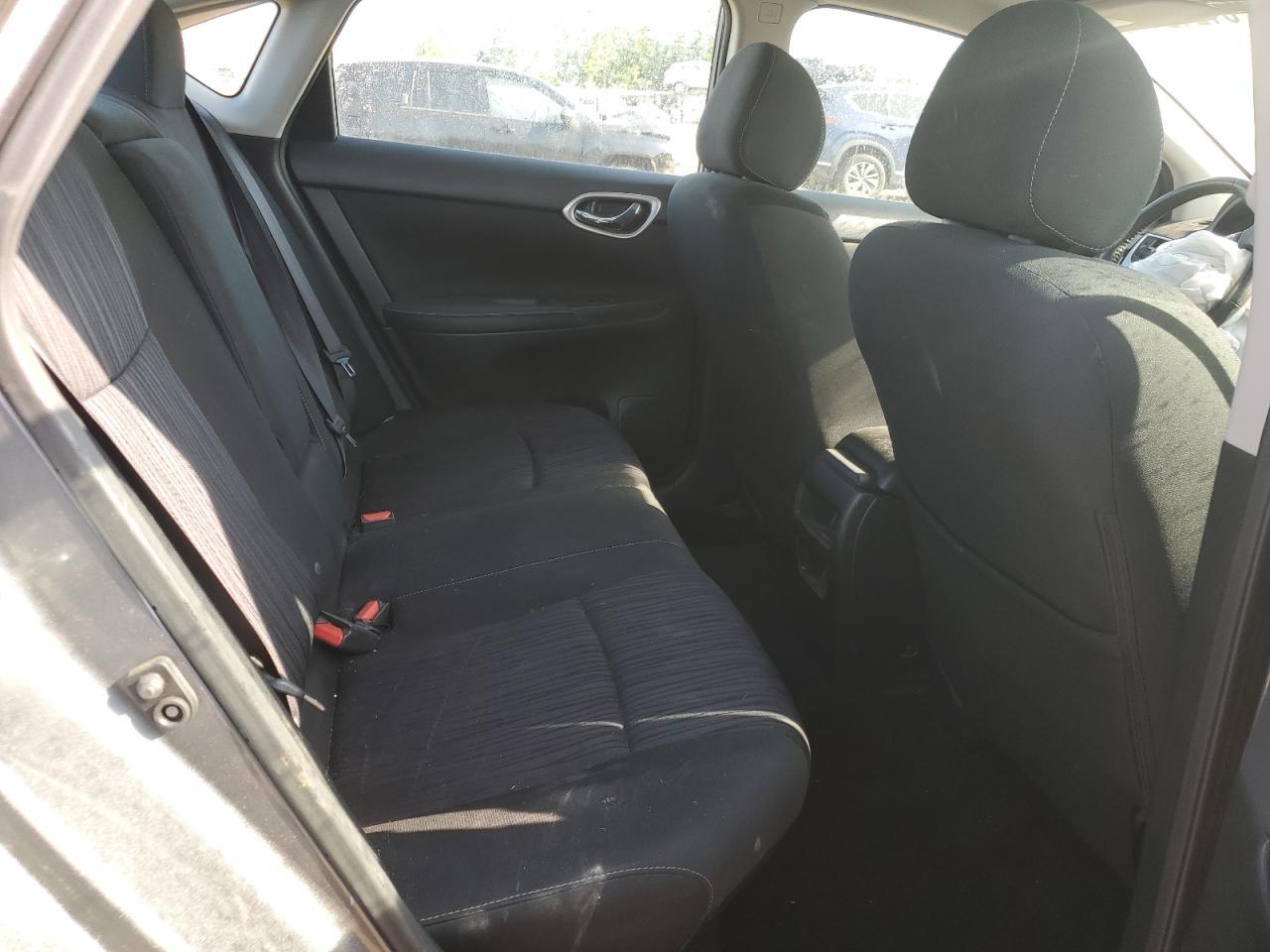 2019 Nissan Sentra S - zdjęcie 10