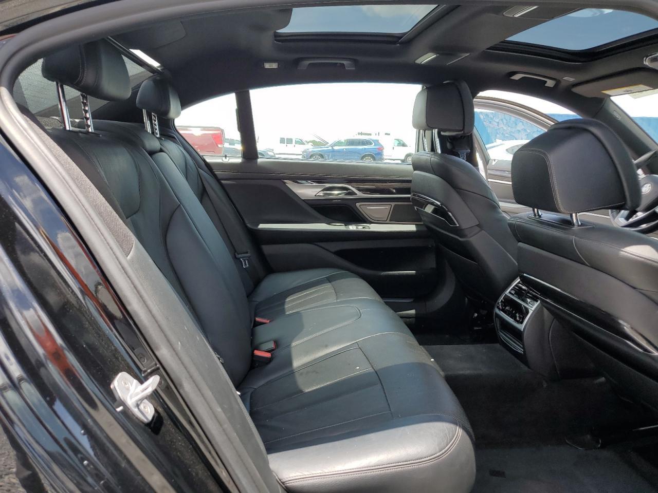 2019 BMW 740 I - zdjęcie 10