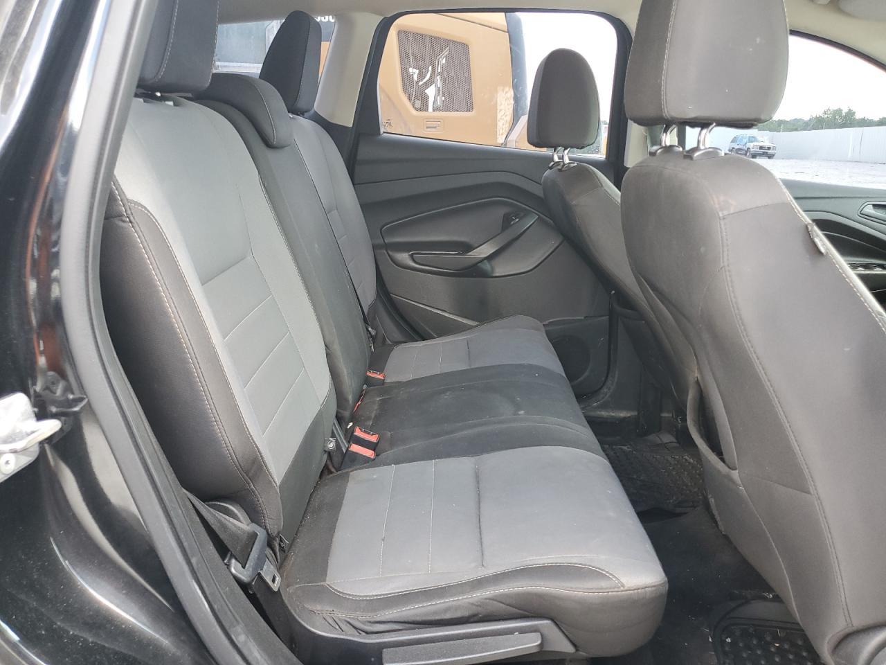2017 Ford Escape S - zdjęcie 11