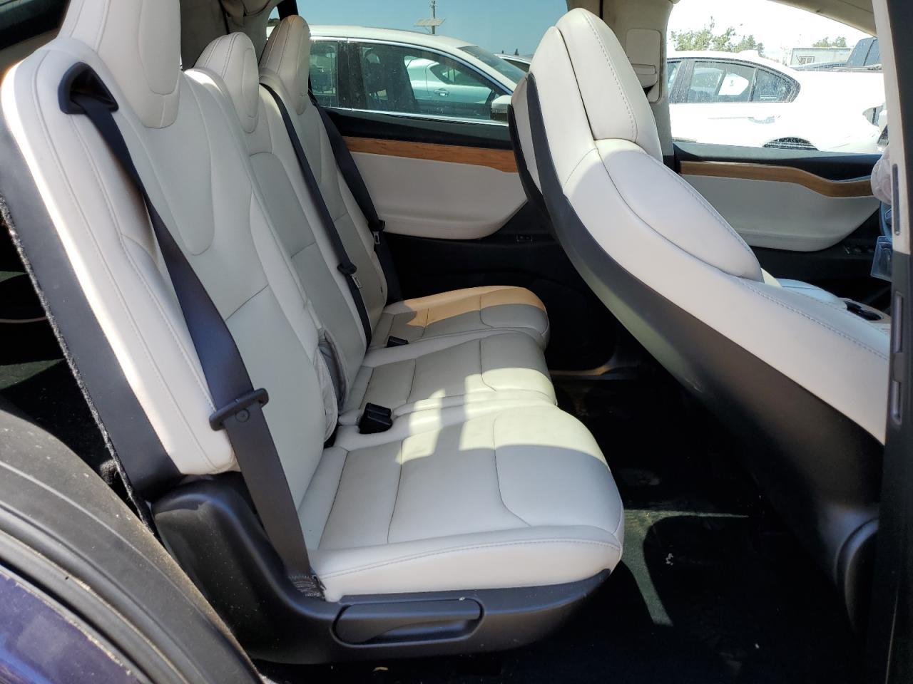 2018 Tesla Model X - zdjęcie 11