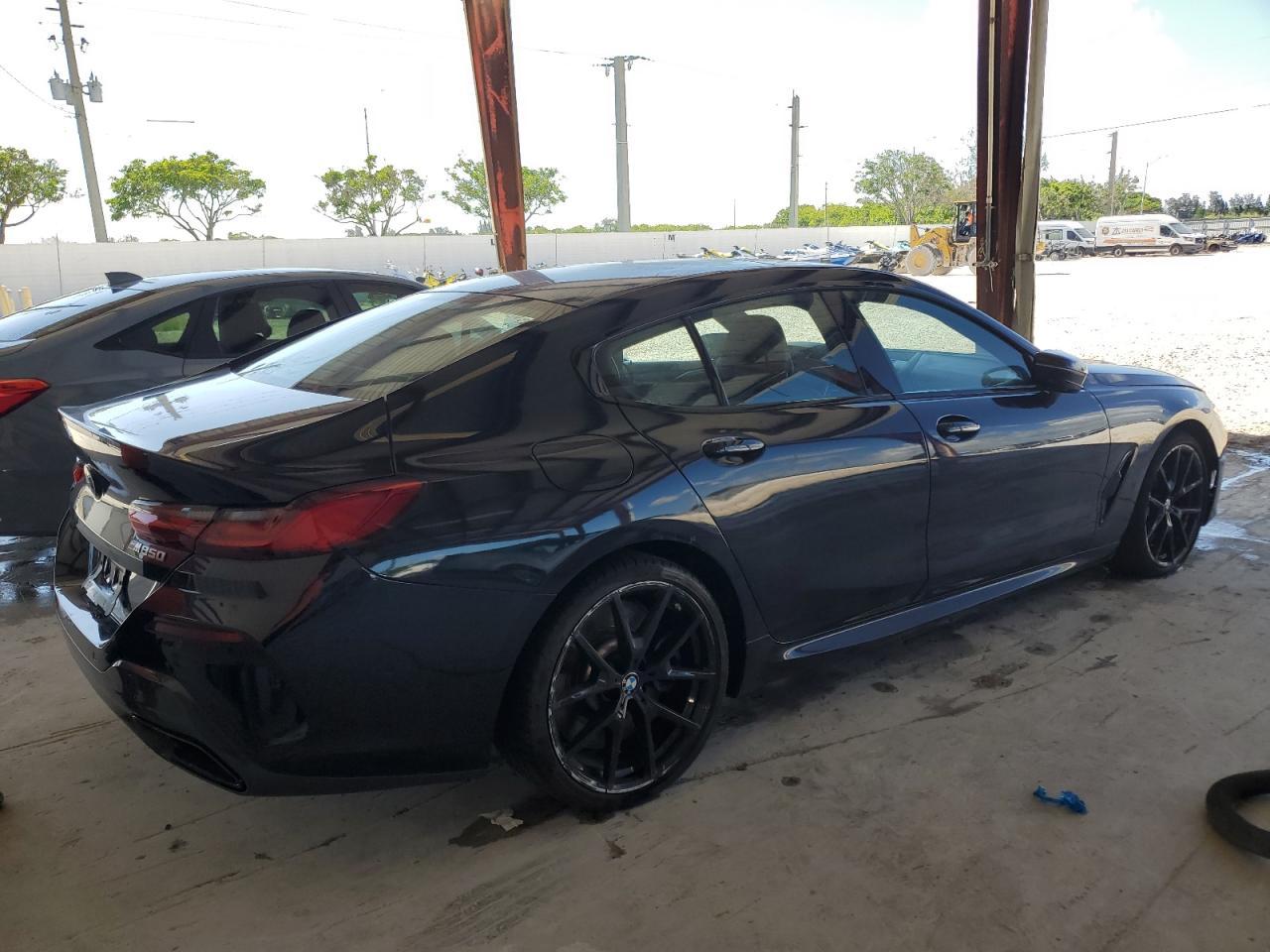 2022 BMW M850Xi - zdjęcie 3