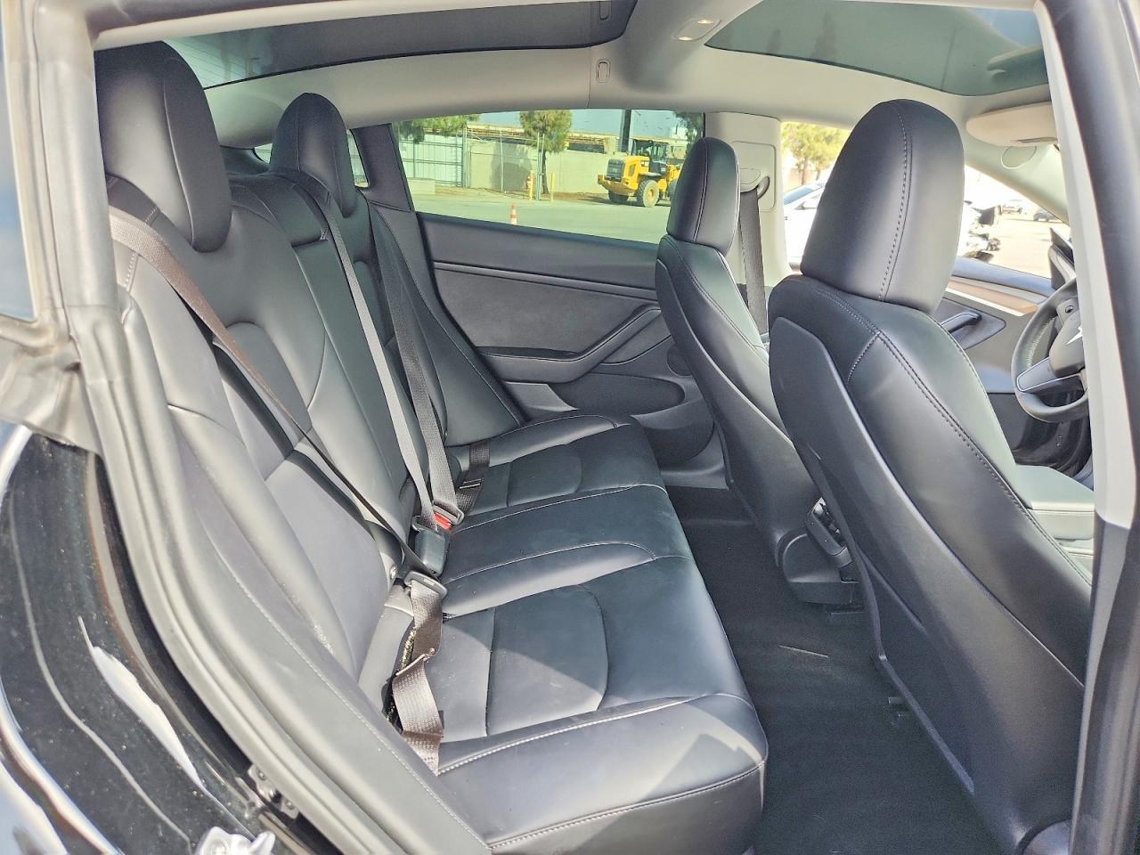 2023 Tesla Model 3 - zdjęcie 10
