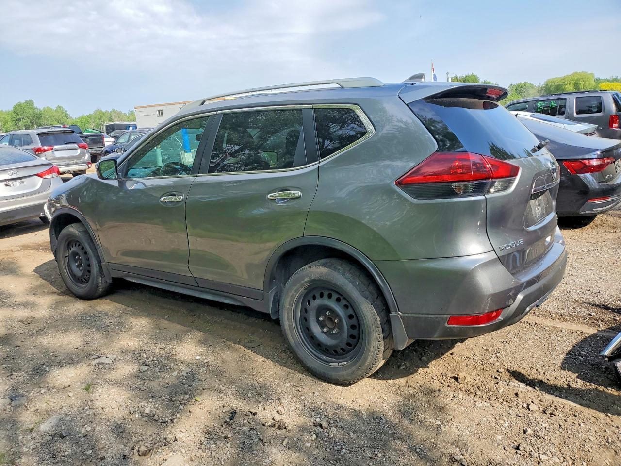 2020 Nissan Rogue S - zdjęcie 2
