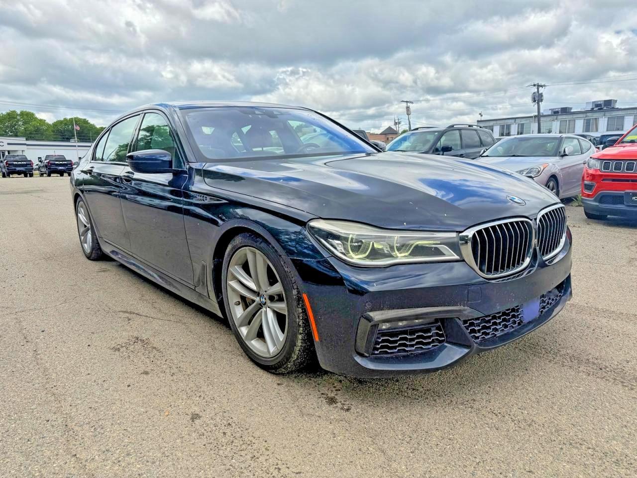 2017 BMW 750 Xi - zdjęcie główne