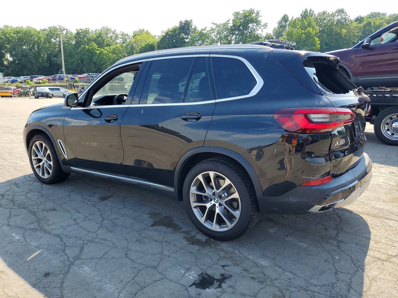 2022 BMW X5 xDrive40I - zdjęcie 2