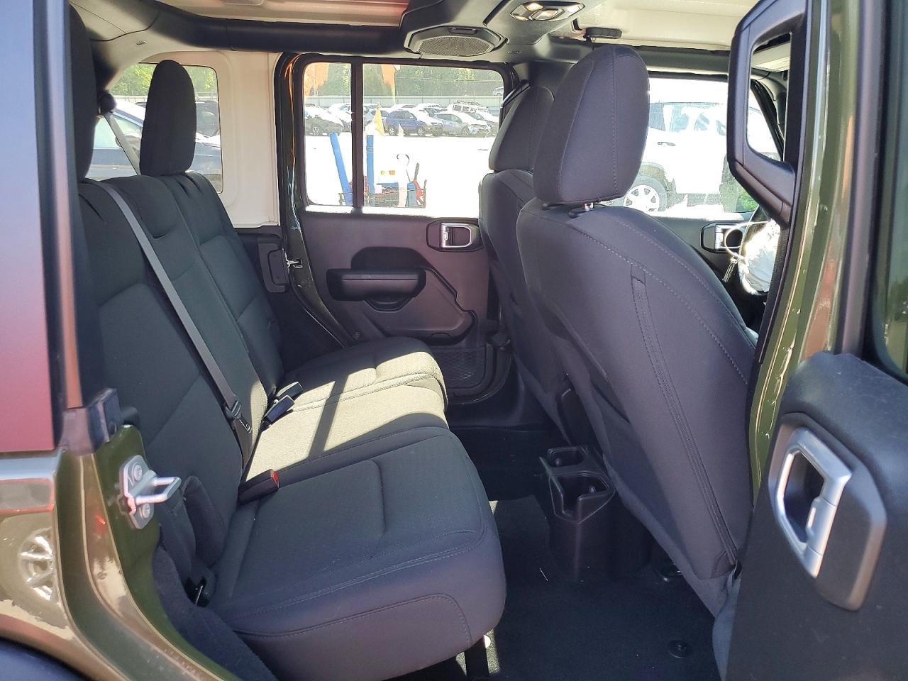 2021 Jeep Wrangler Unlimited Sport - zdjęcie 11