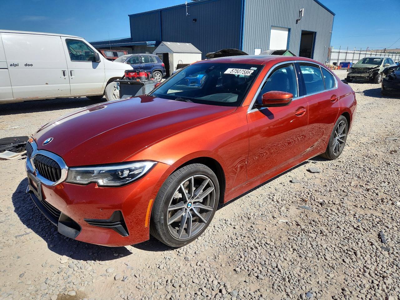 2019 BMW Seria 3 330i - zdjęcie główne