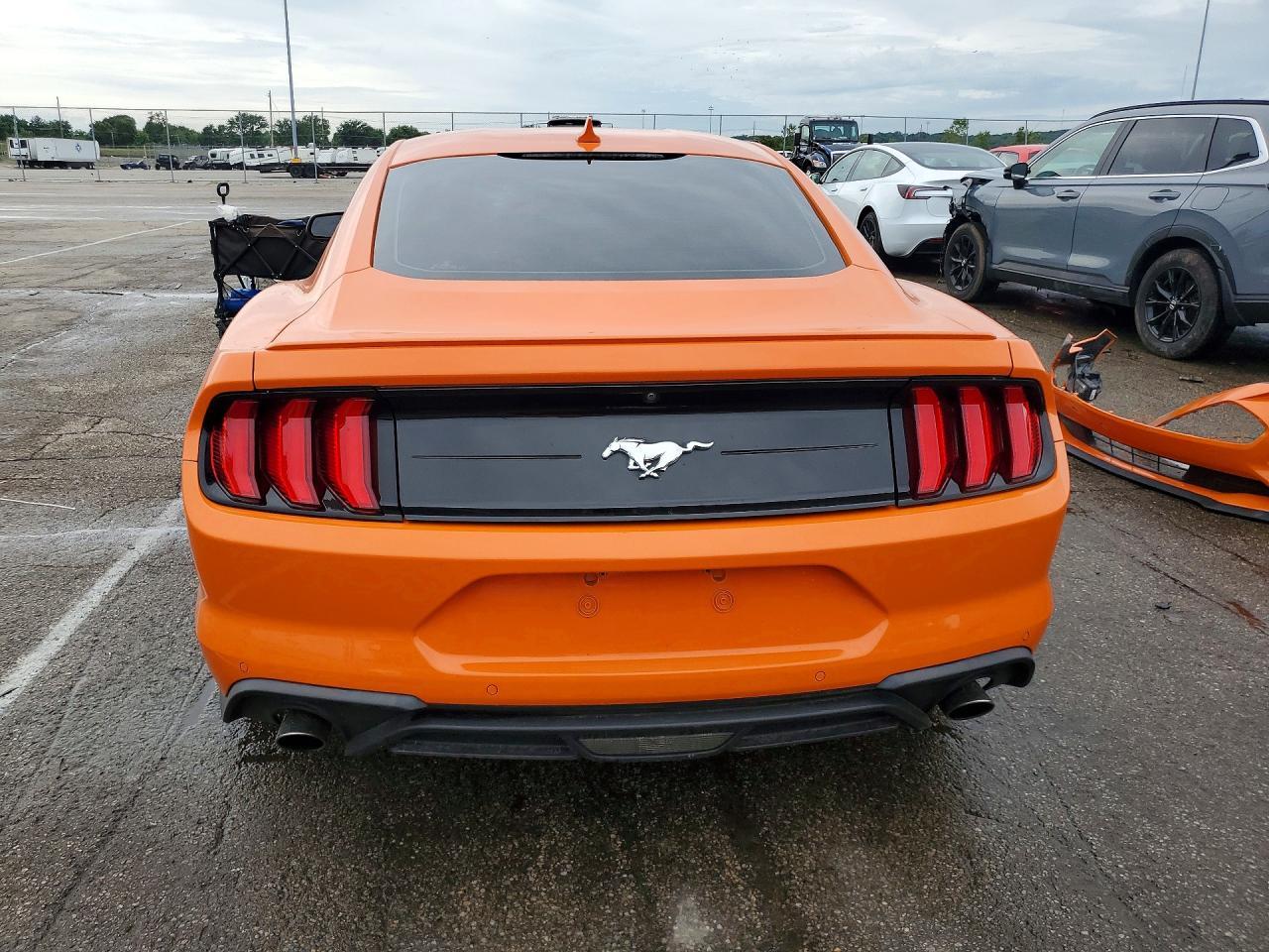 2021 Ford Mustang - zdjęcie 6