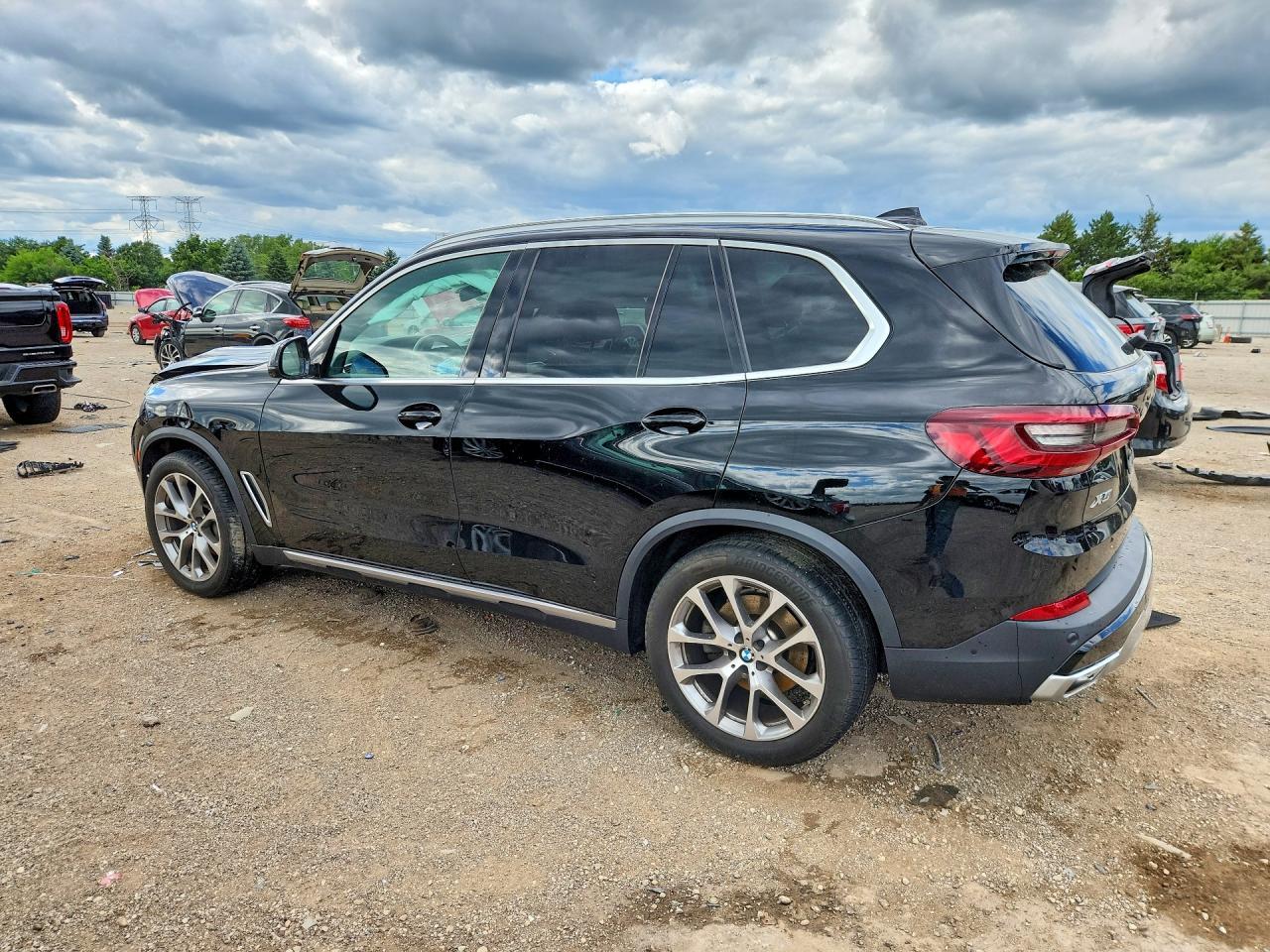 2021 BMW X5 xDrive40I - zdjęcie 2