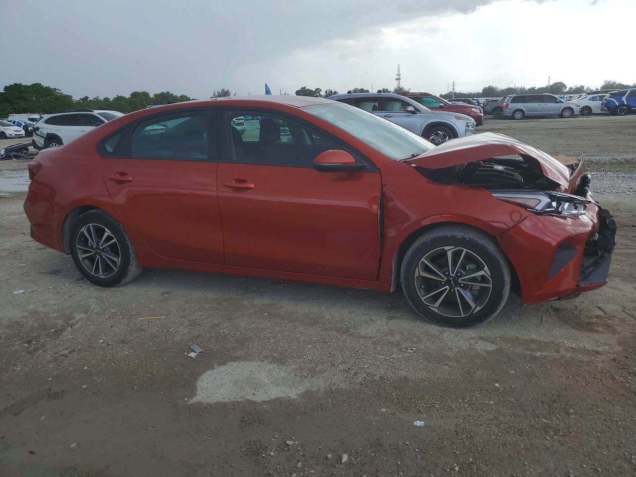 2023 Kia Forte Lxs - zdjęcie 4