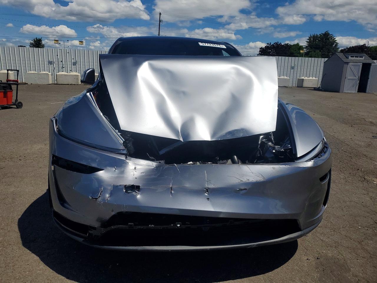 2026 Tesla Model Y - zdjęcie 5