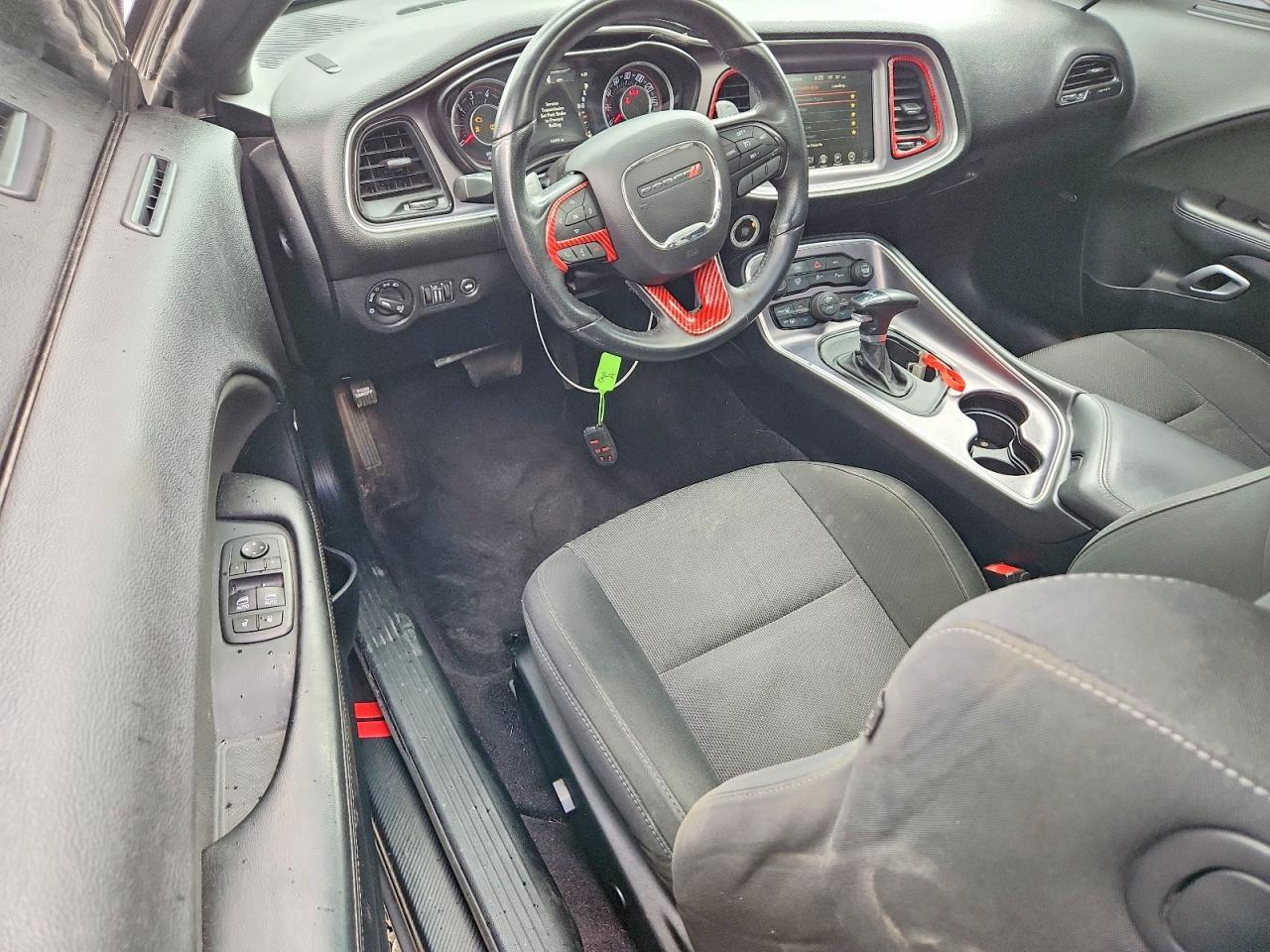 2016 Dodge Challenger R - zdjęcie 8