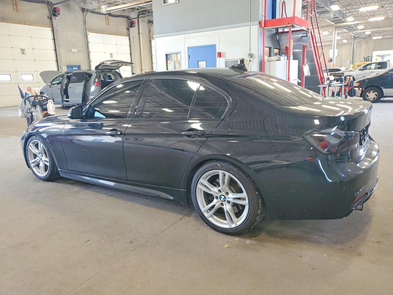 2014 BMW 335 Xi - zdjęcie 2