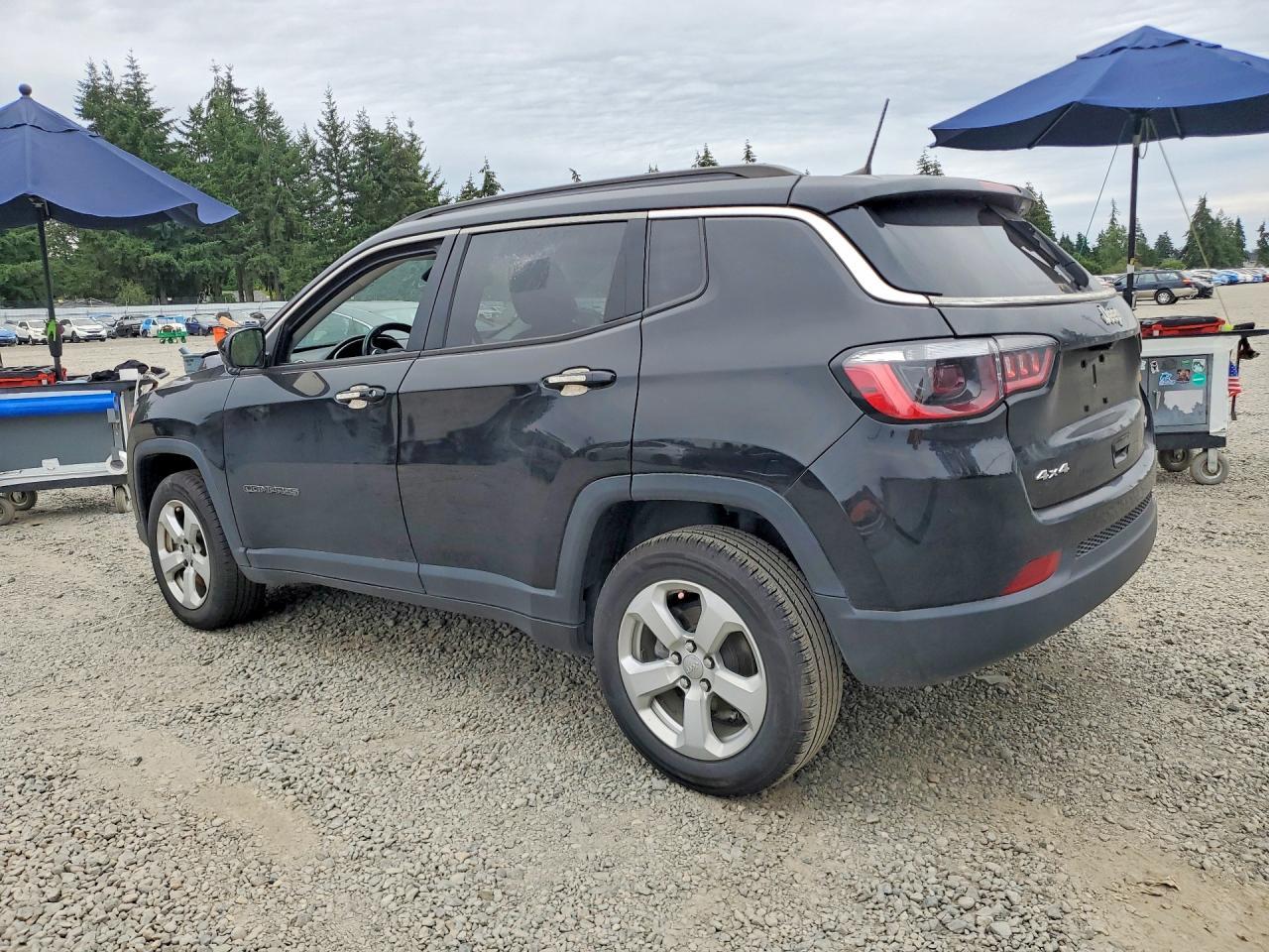2021 Jeep Compass Latitude - zdjęcie 2