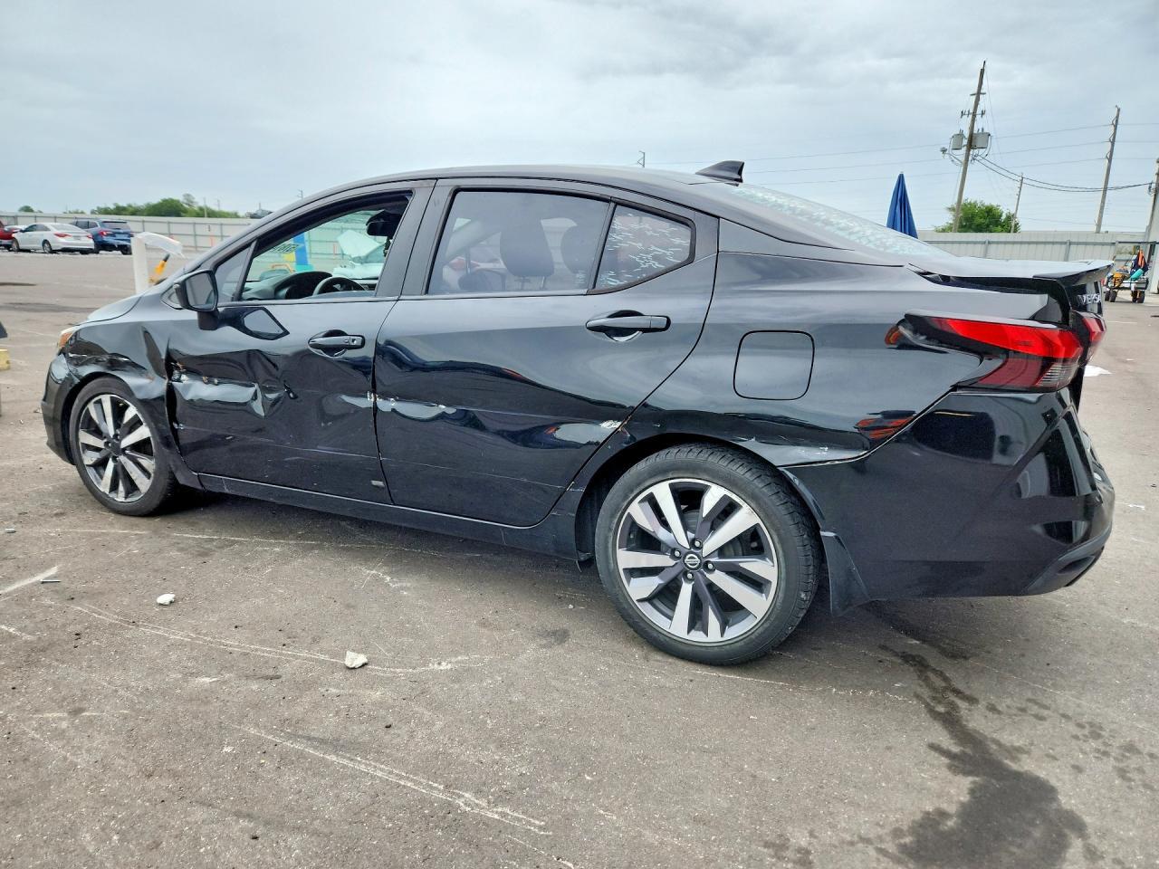 2020 Nissan Versa Sr - zdjęcie 2