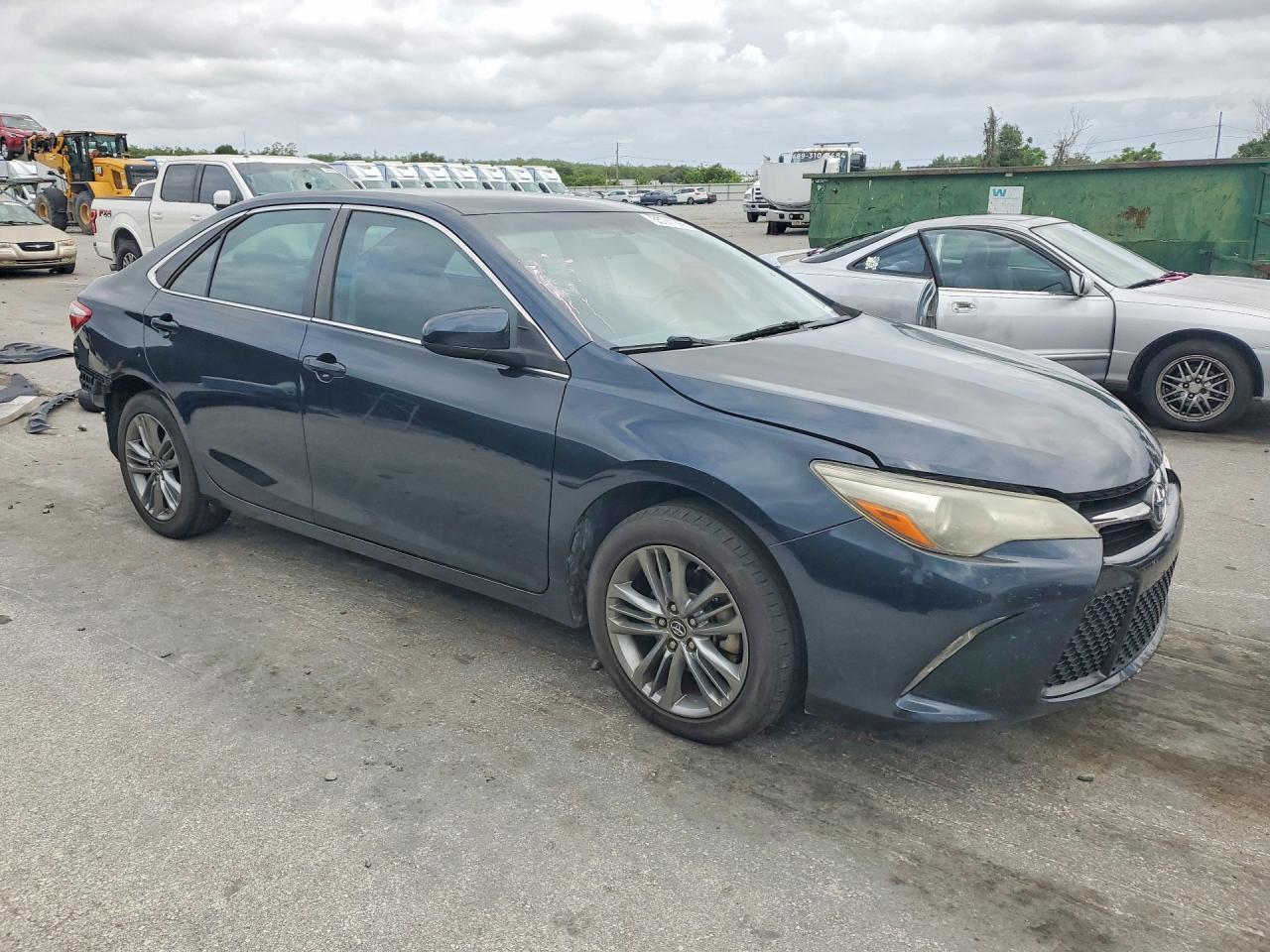 2017 Toyota Camry Se - zdjęcie 4