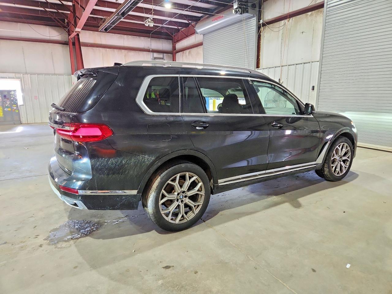 2021 BMW X7 xDrive40I - zdjęcie 3