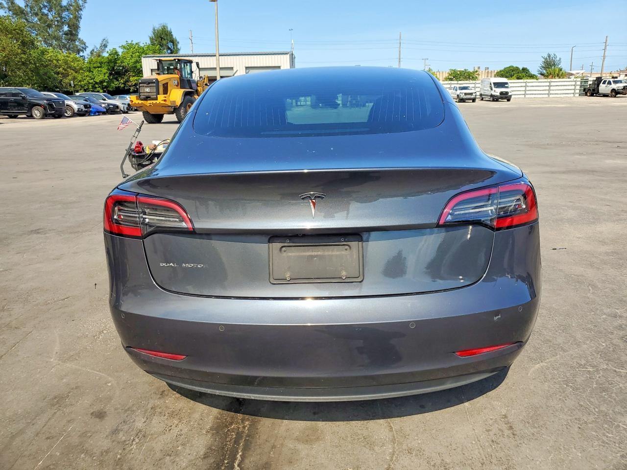 2019 Tesla Model 3 - zdjęcie 6