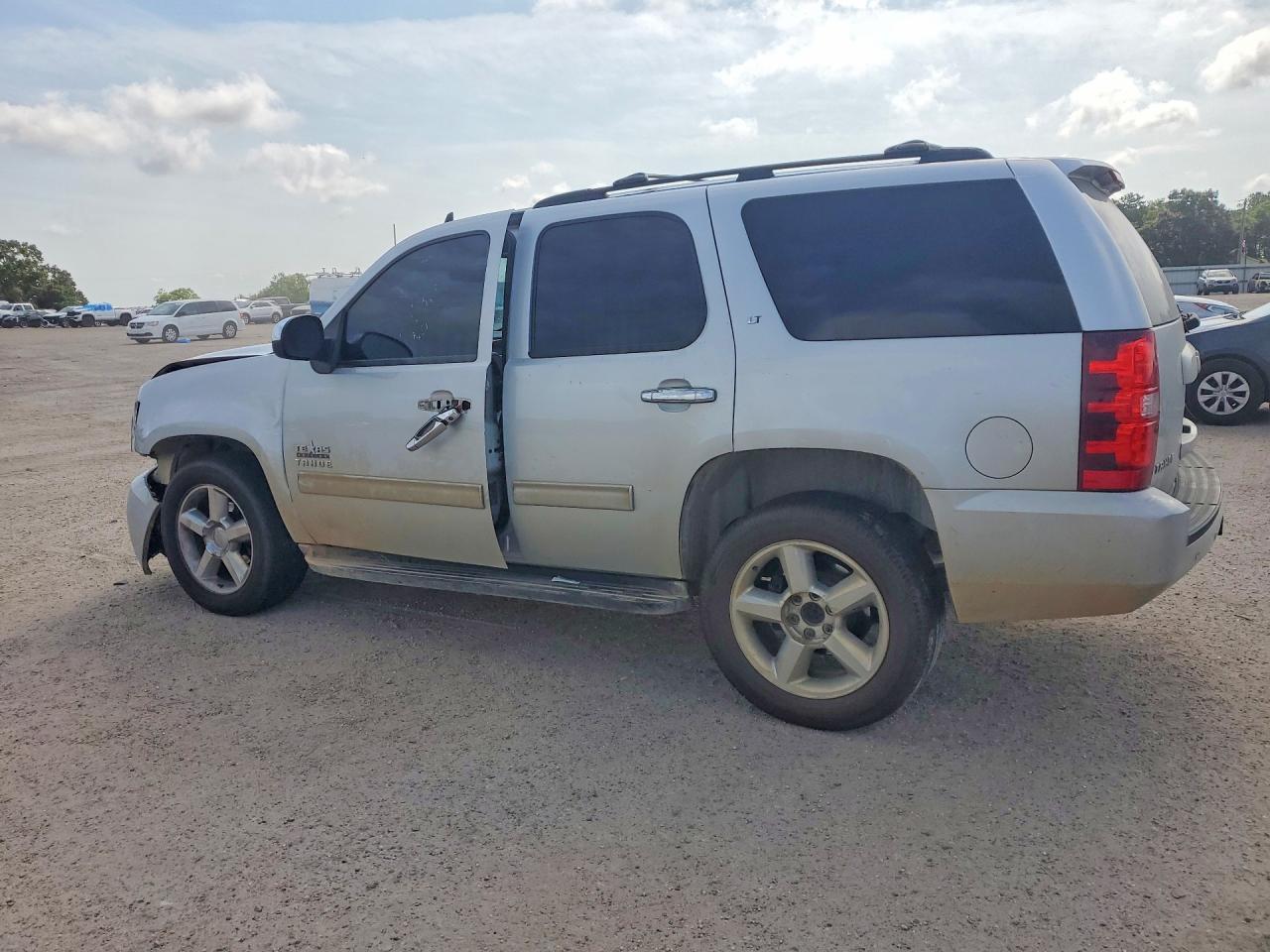 2013 Chevrolet Tahoe C1500 Lt - zdjęcie 2