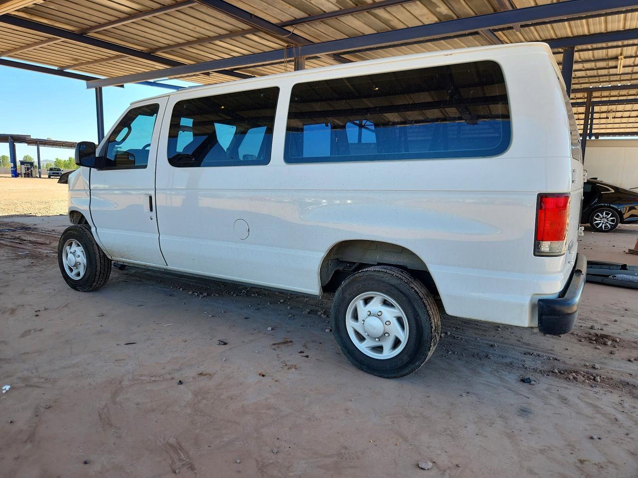 2013 Ford Econoline E350 Super Duty Wagon - zdjęcie 2