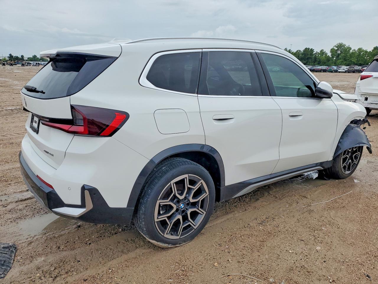 2025 BMW X1 xDrive28I - zdjęcie 3